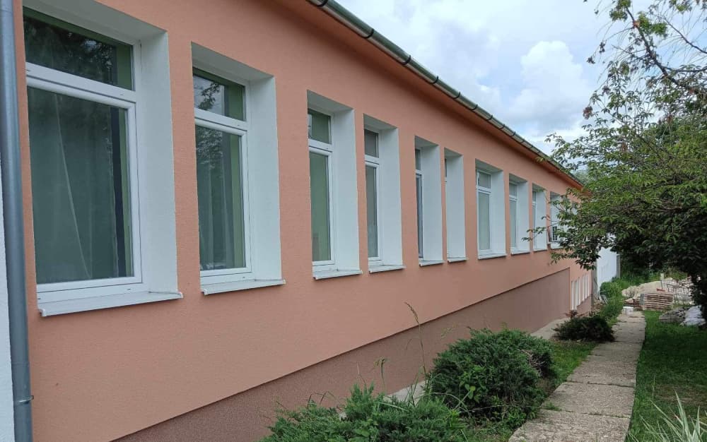 Iskola felújítás és közüzemi építmények kivitelezése Tatabányán és környékén, például Tata, Oroszlány, Komárom területén. A TZ Global Kft. generálkivitelezési szolgáltatásai biztosítják a minőségi és megbízható építőipari megoldásokat.