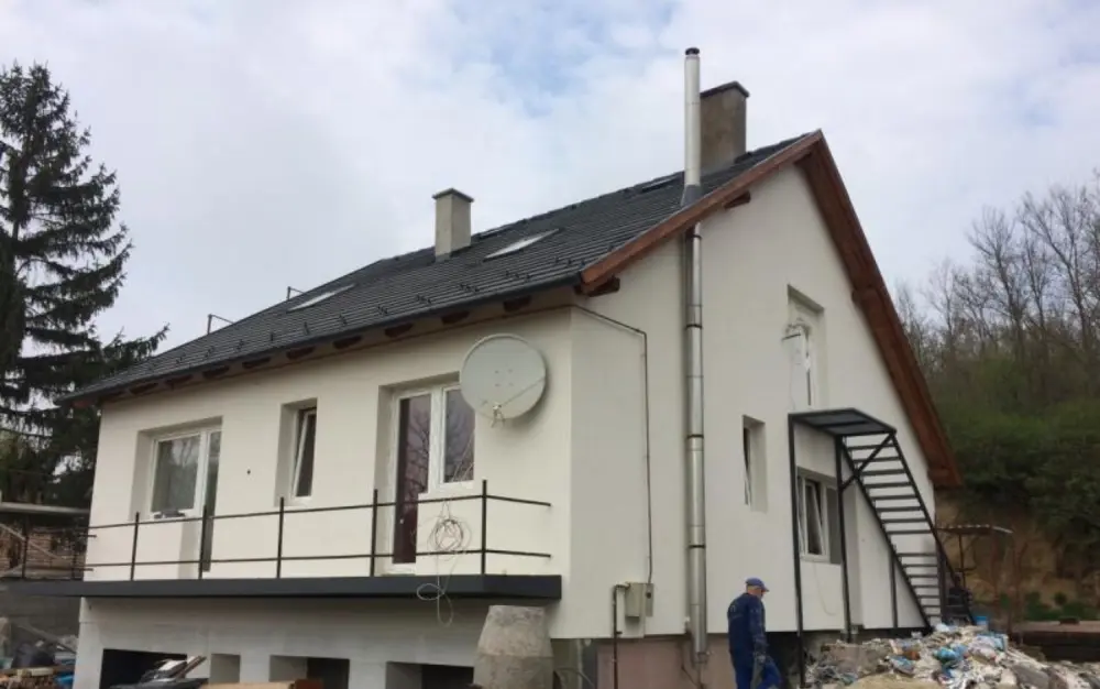 Családi ház építése és homlokzati hőszigetelés Tatabányán és környékén, például Tata, Oroszlány, Komárom területén. A TZ Global Kft. generálkivitelezés szolgáltatása biztosítja az energiatakarékos és modern otthonok megvalósítását.